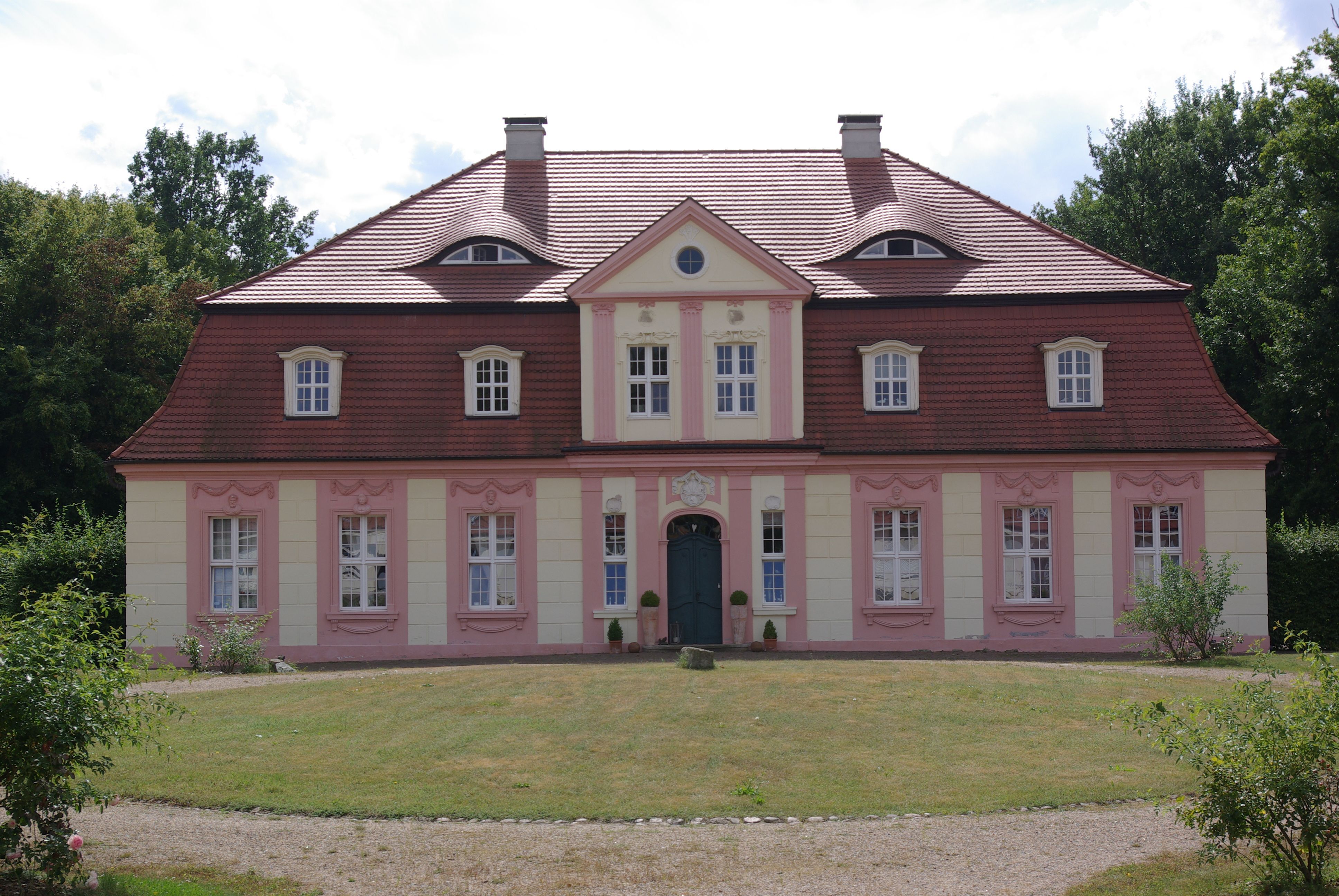 Peitz in Brandenburg. Das Gutshaus Luisenruh steht unter Denkmalschutz.