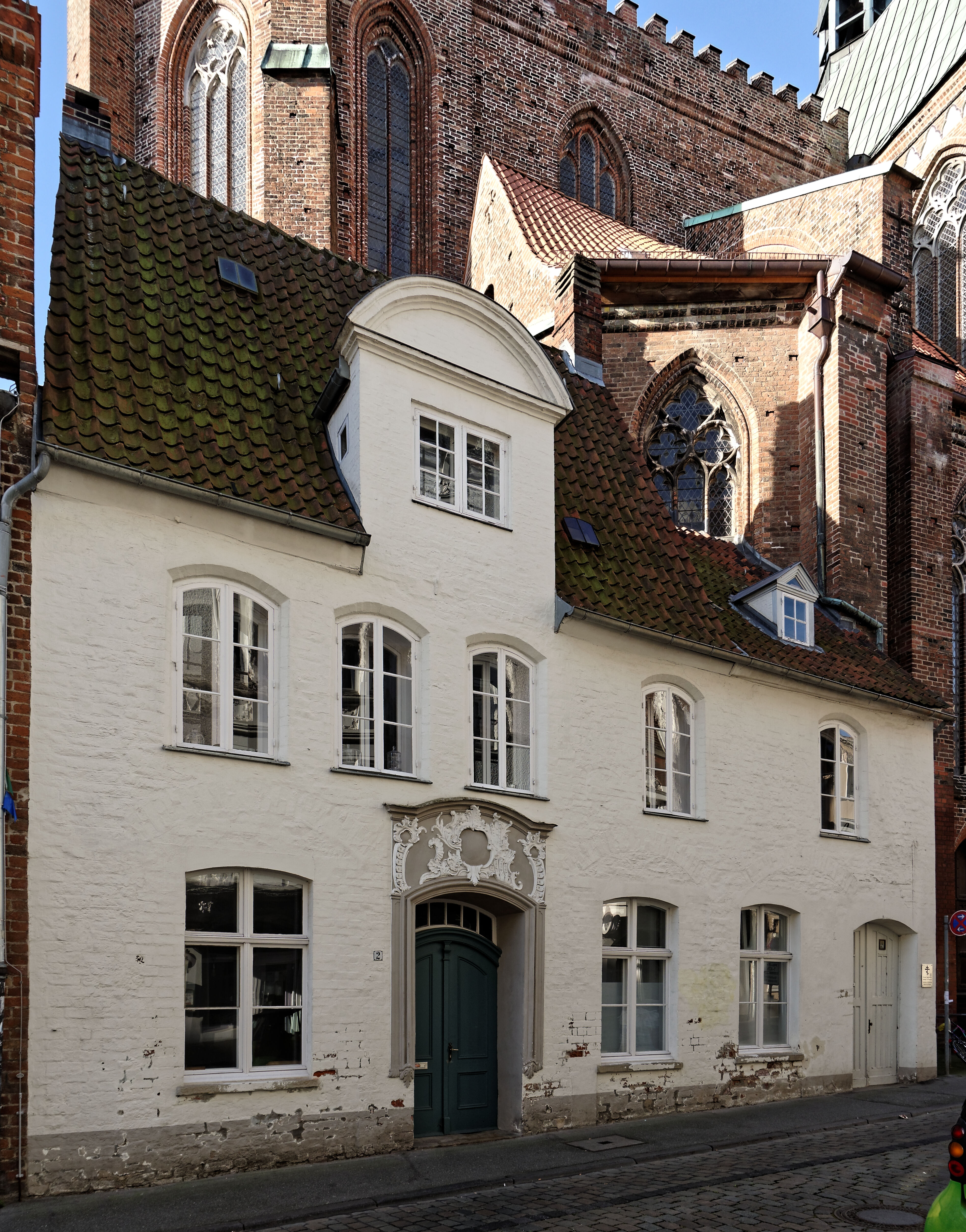 Werkmeister-Haus, dahinter der Chor der Katharinenkirche