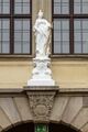 Fulda, Residenzschloss, Heilige Katharina über der Kutschendurchfahrt der Westfassade des Mitteltrakts