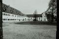 Ansicht des Schlosshofs mit der Schlosskirche von Südwesten