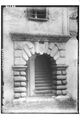 Innenhof, Eingangsportal an der Ostwand (historische Aufnahme)